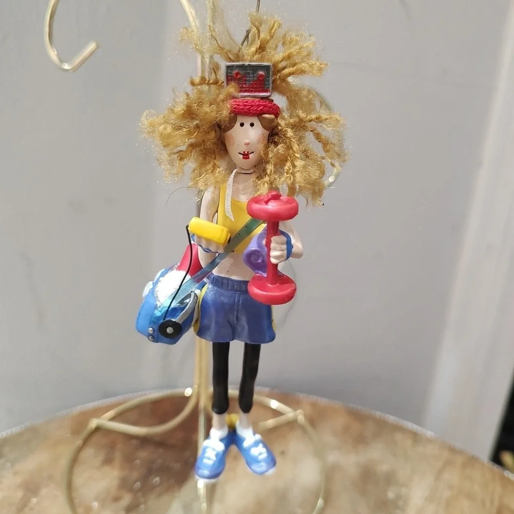 HALLMARK KEEPSAKE  2004 QUEEN FITNESS CHRISTMAS ORNAMENT Gym‎ Bag Walkman Weight